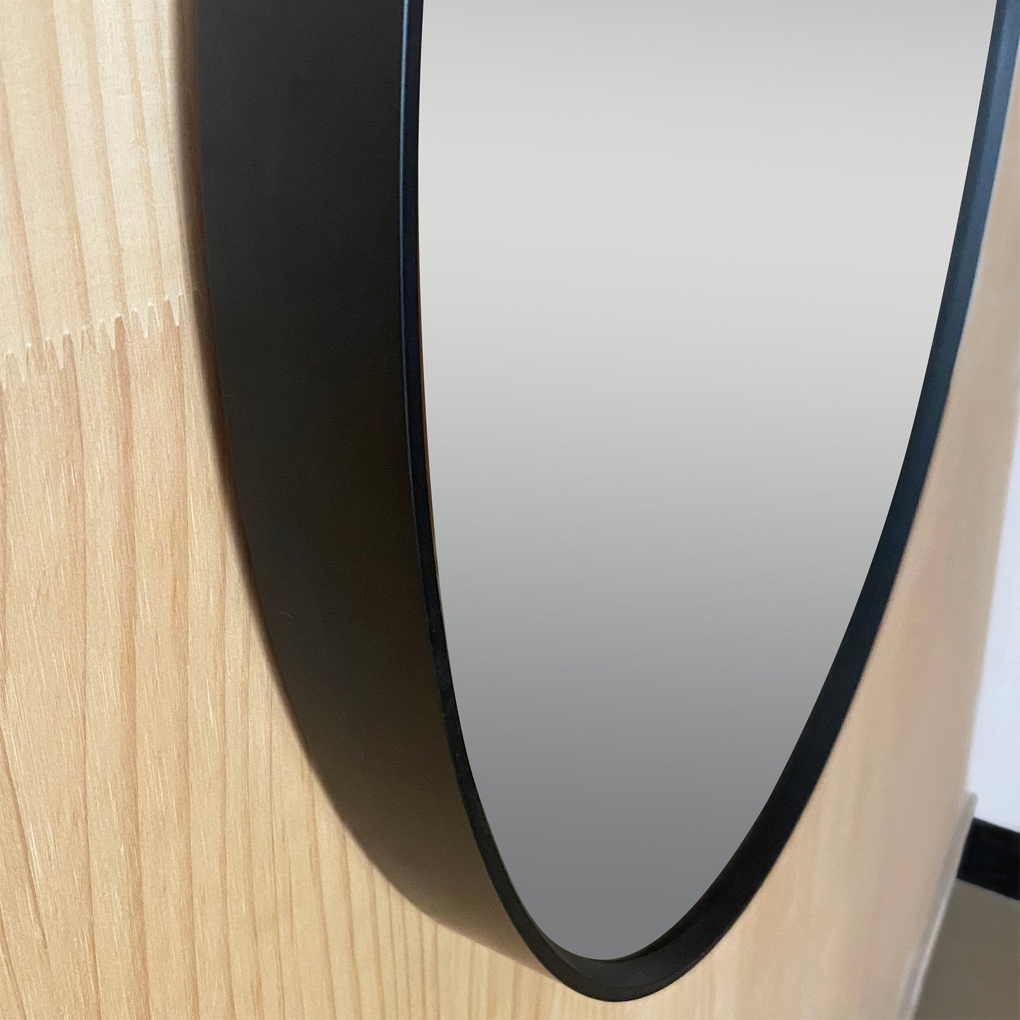 Sia 24″ Round Hanging Belt Wall Mirror