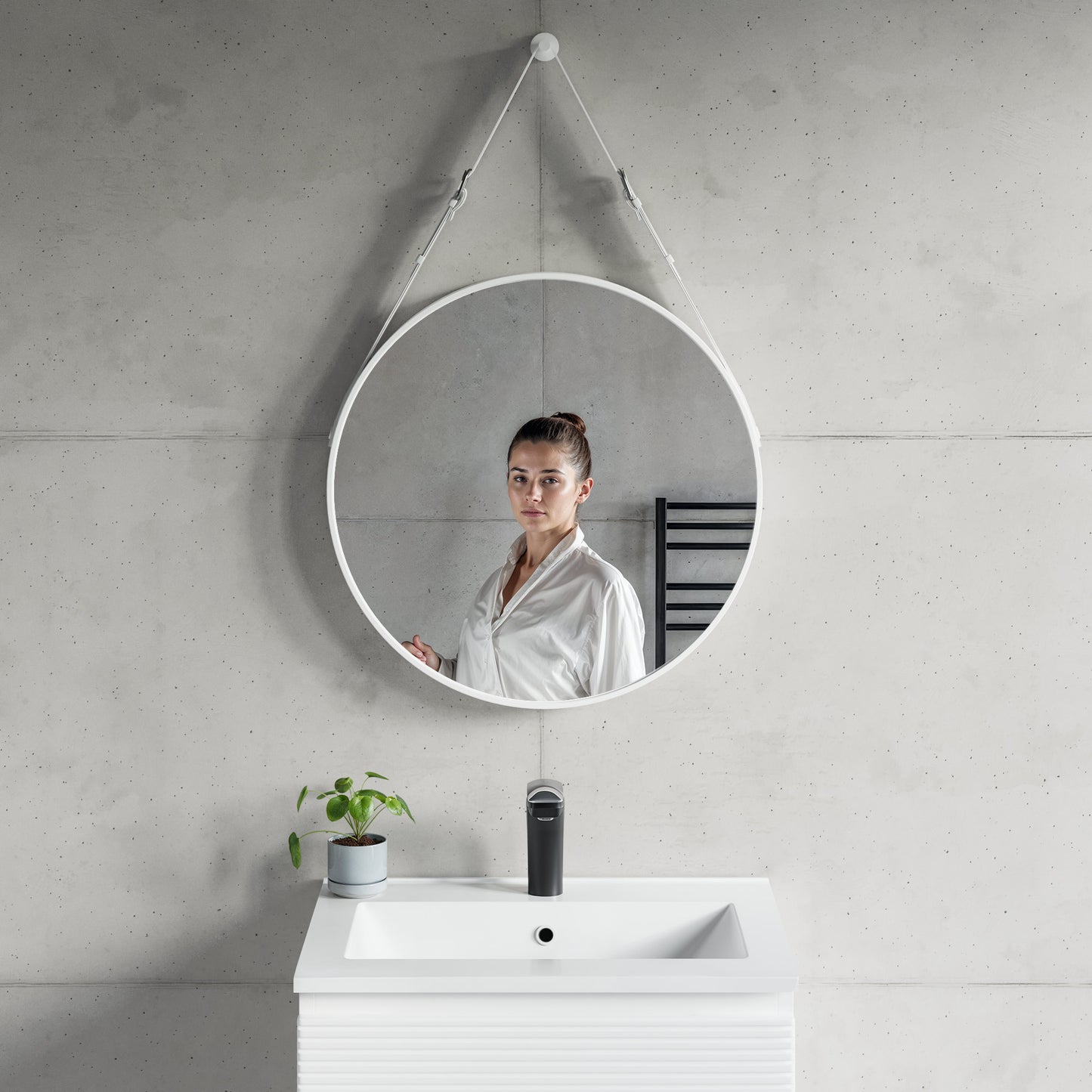 Sia 24″ Round Hanging Belt Wall Mirror