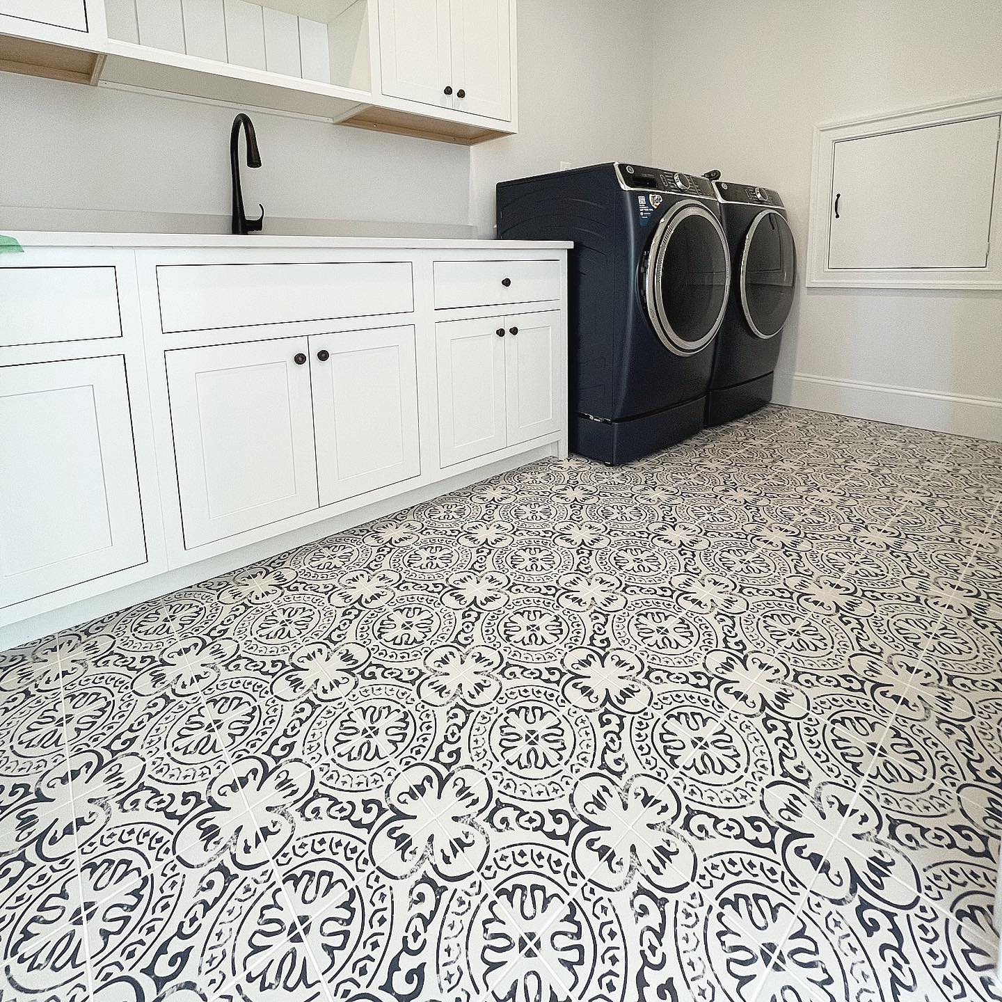 Faded Art Porcelain Tile 8x8" | 2 Colors